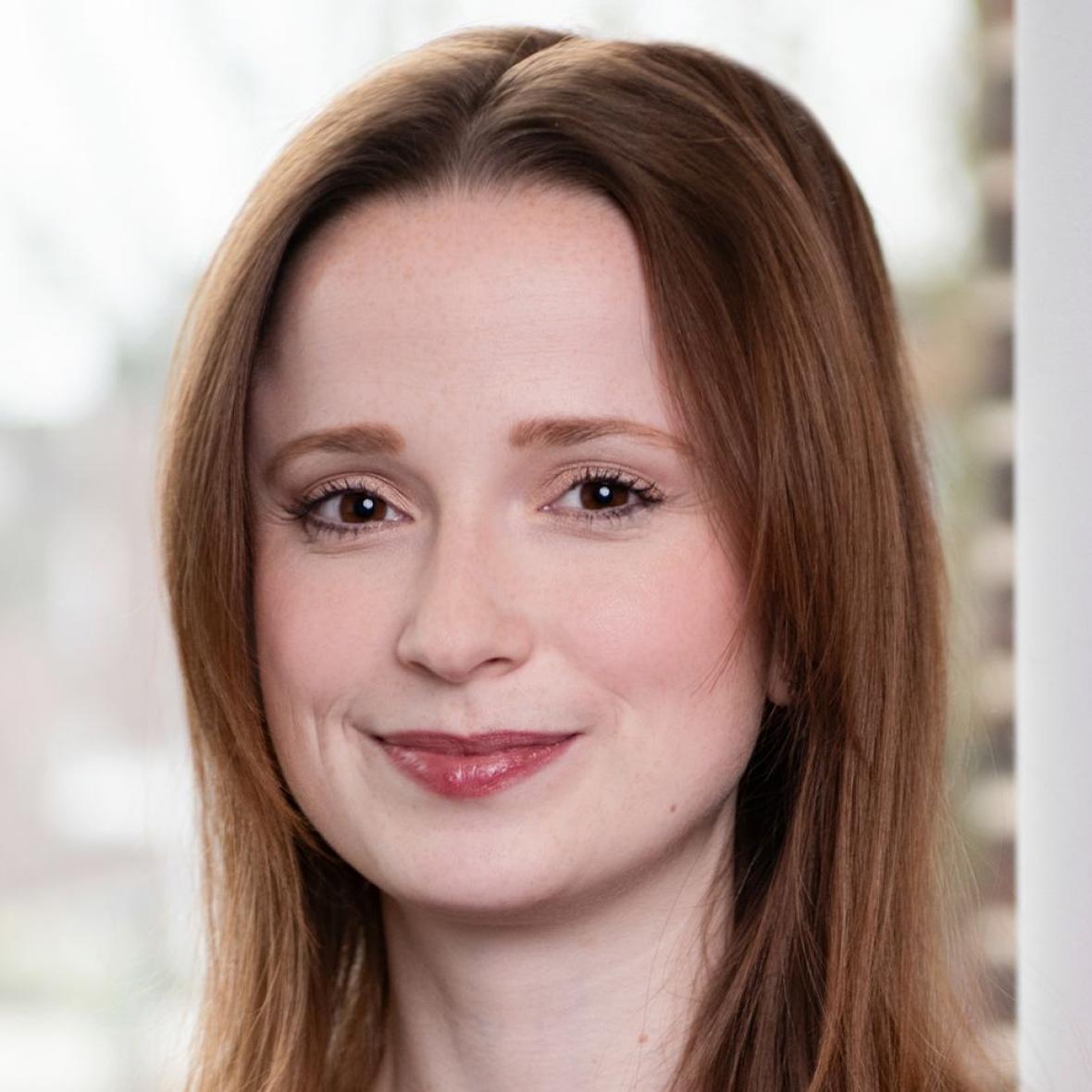 Dr. Viktoria Höcker