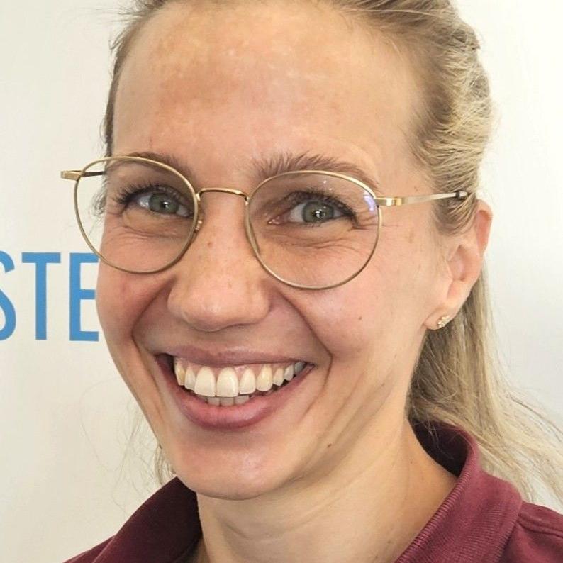 Dr. Charlotte Zischler